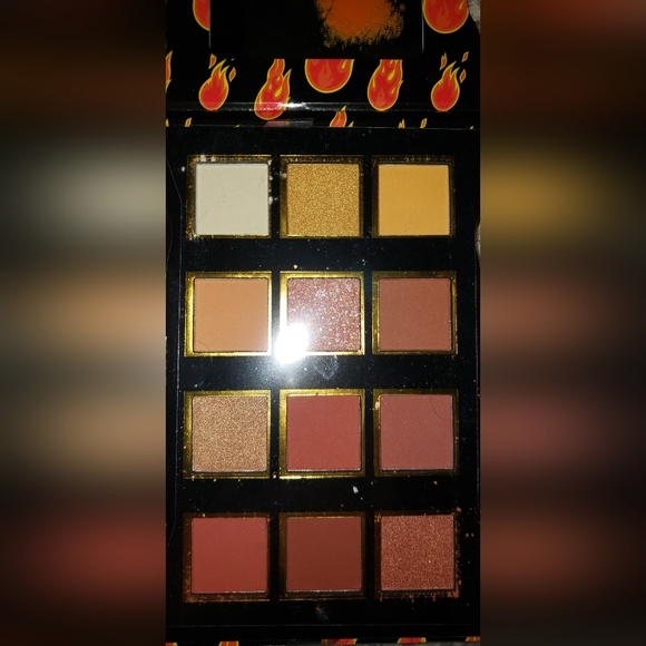 š„Flamin' HOT Cheetos Eyeshadow Palette 12 Shade LIMITED EDITIONš„ - Picture 15 of 15